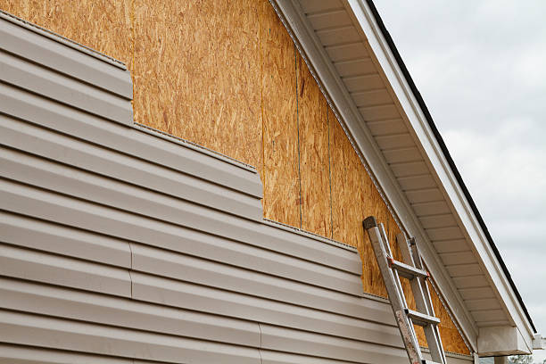 Professional Siding technician working in Franklin Park, PA